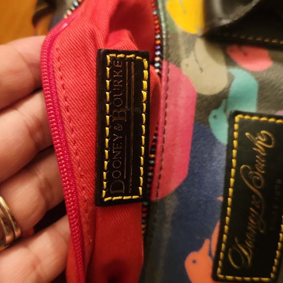 DOONEY AND BOURKE VINTAGE MULTICOLORED WONDER DUCKS HANDBAG - Picture 9 of 15
